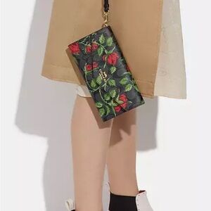 Coach Travel Envelope Wallet In Signature Canvas With Fairytale Rose